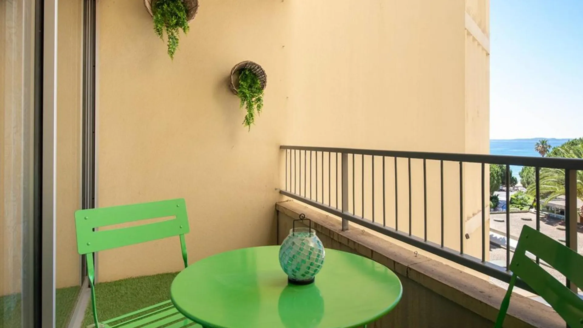 Apartment T2 Climatise Au Lavandou Avec Wifi Et Parking - 4 Pers - Fr-1-803-77 Le Lavandou